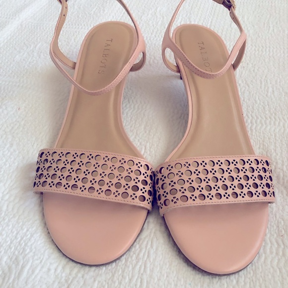 Talbots Pila Perforated Cameo Pink Kitten Heels Size 10 - Picture 1 of 6